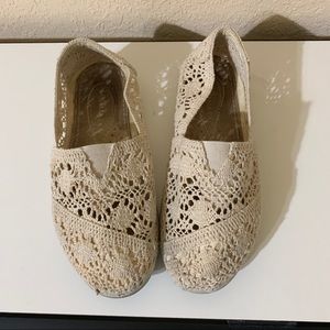 Crochet Lace Cream White Ladies 7 Bobs Toms Shoes Slip Ons